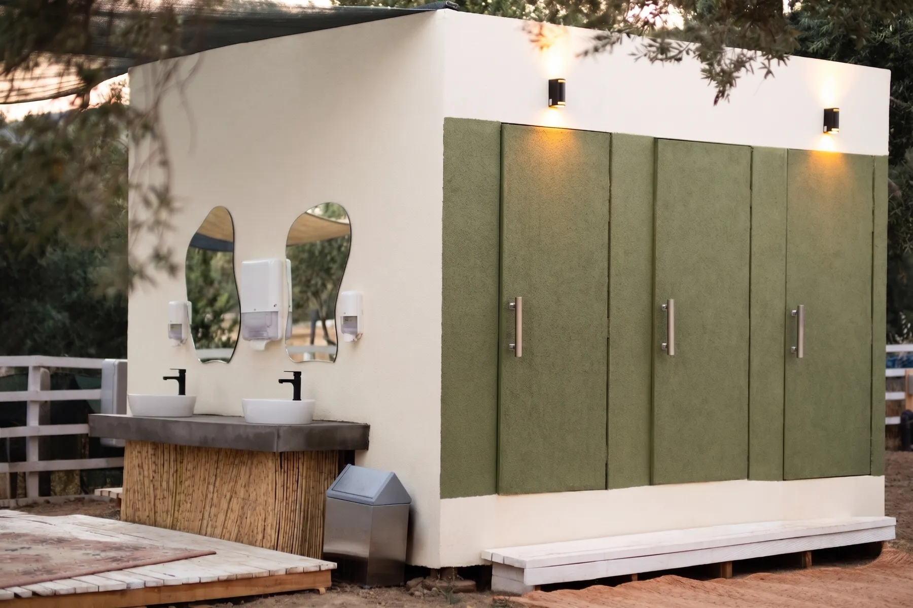 Modern sıhhi tesisat, lavabo alanı - Off Assos